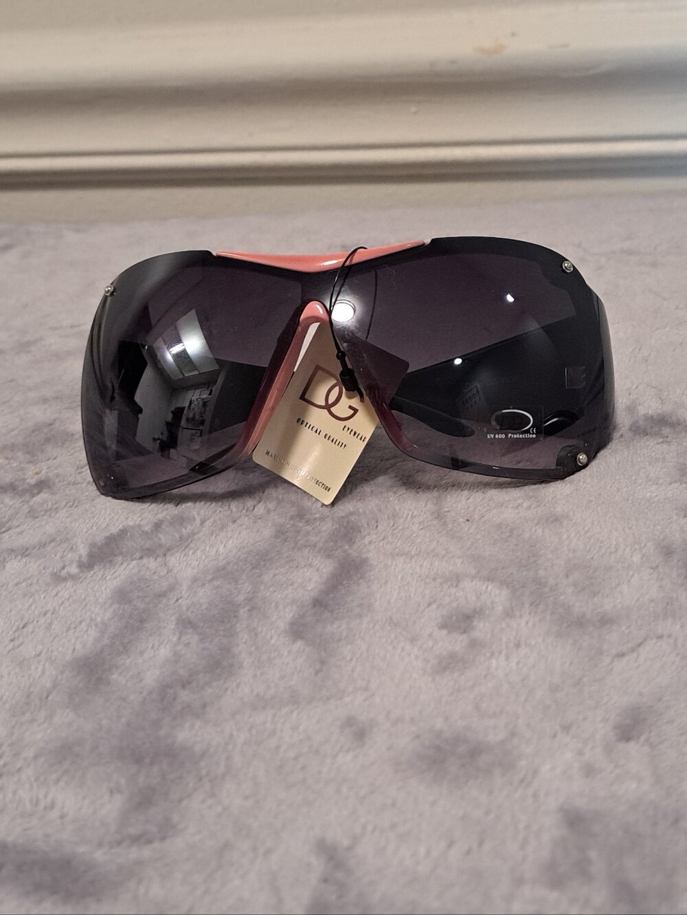 DG oversized FASHION ONLY DG shield sunglasses in black - Picture 6 of 7